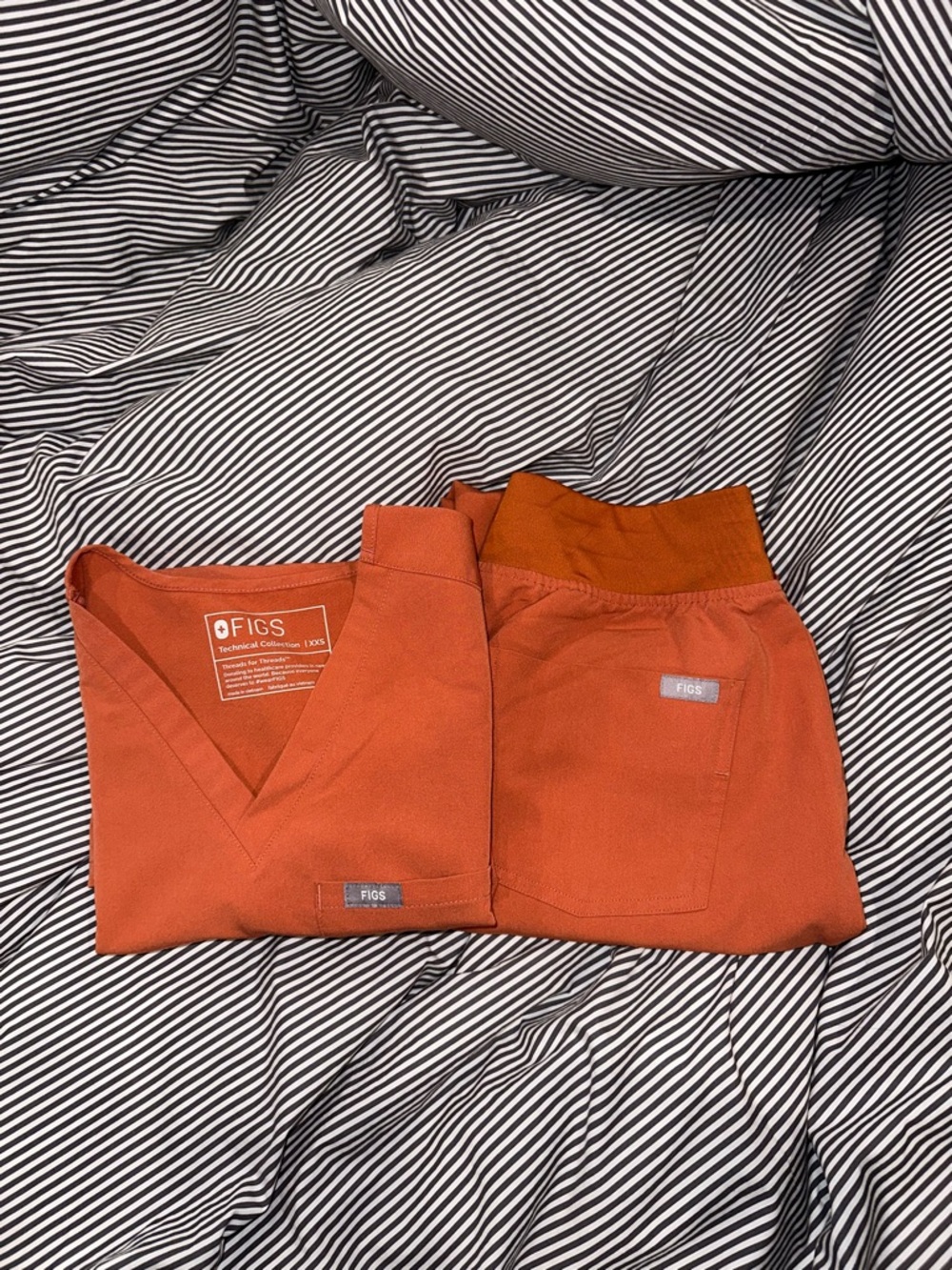FIGS Terracotta Scrub Set